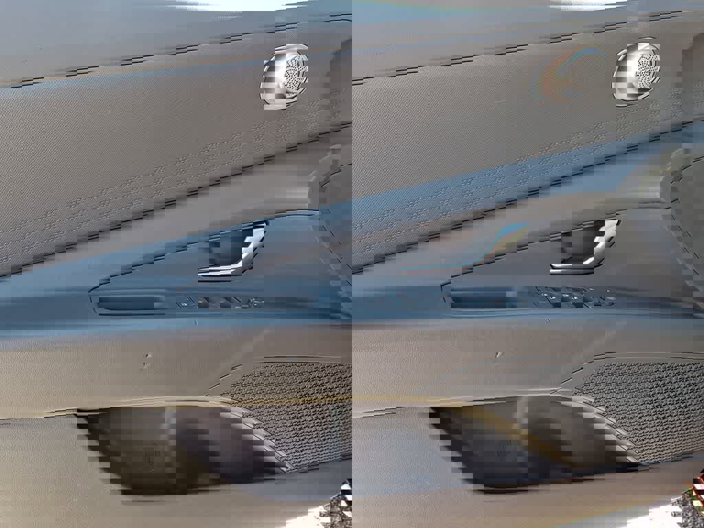 Used 2024 Hyundai Elantra SEL image 11