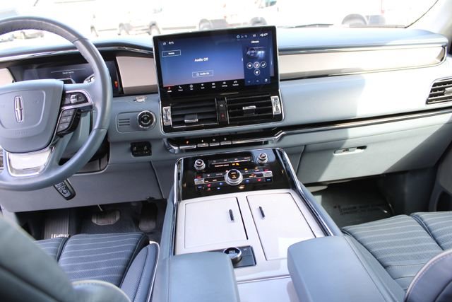 Used 2024 Lincoln Navigator Black Label AWD/4WD image 18