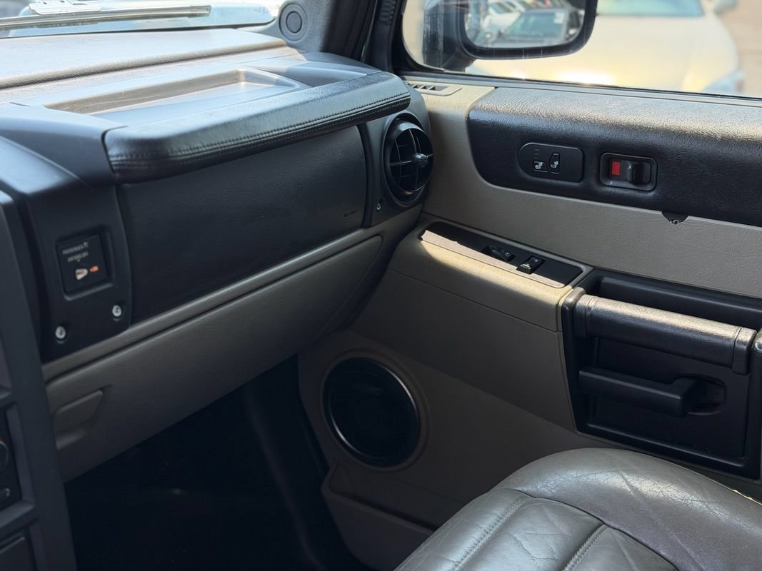 Used 2005 HUMMER H2 w/ Preferred Equipment Group AWD/4WD image 26