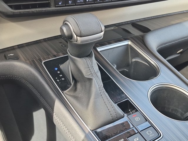 Certified 2023 Toyota Sienna Platinum FWD image 16