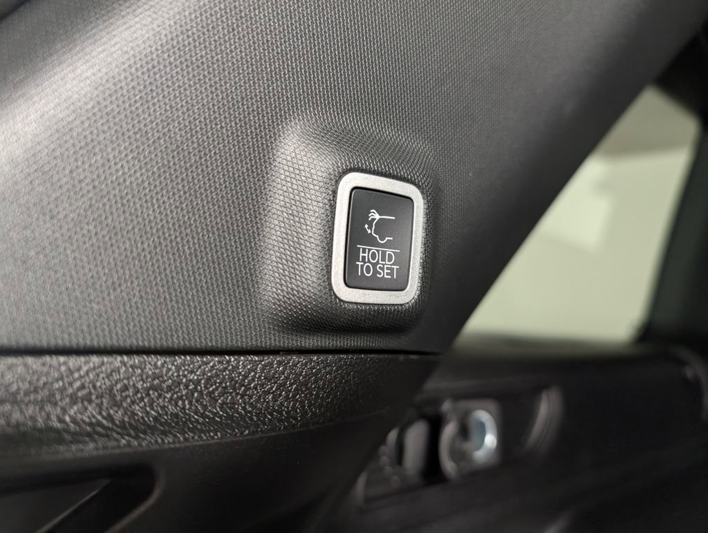 New 2025 Jeep Grand Cherokee Laredo image 11