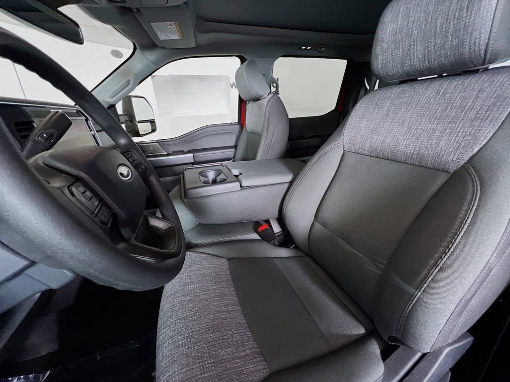 New 2025 Ford F350 XLT w/ Black Appearance Package image 25