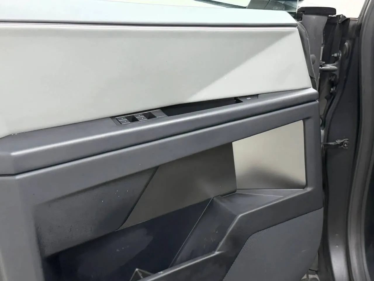 Used 2025 Tesla Cybertruck 2WD Crew Cab image 19