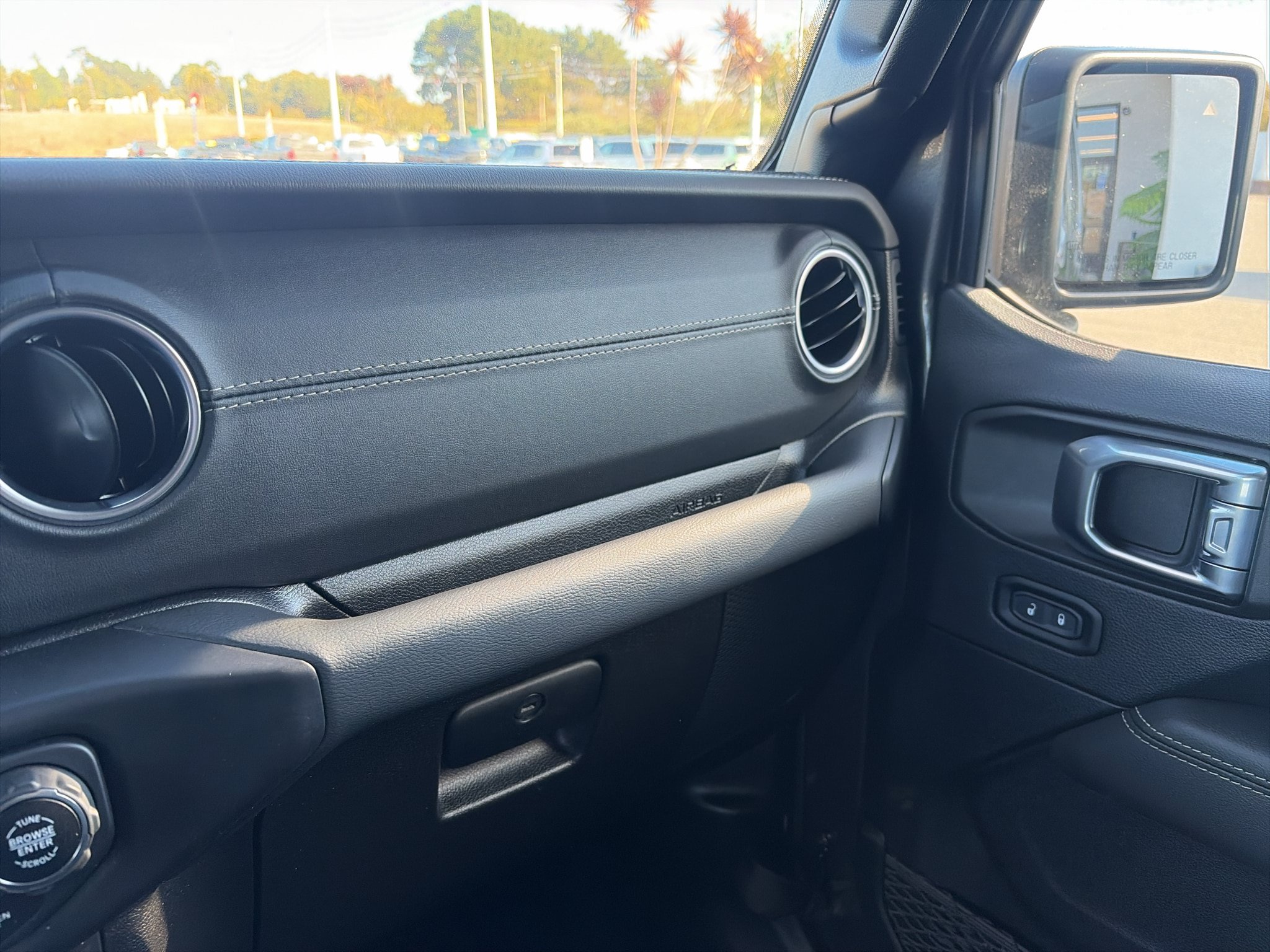 Used 2021 Jeep Wrangler Unlimited Sahara AWD/4WD image 9