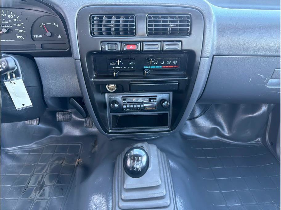 Used 1995 Nissan Pickup 2WD Regular Cab image 16