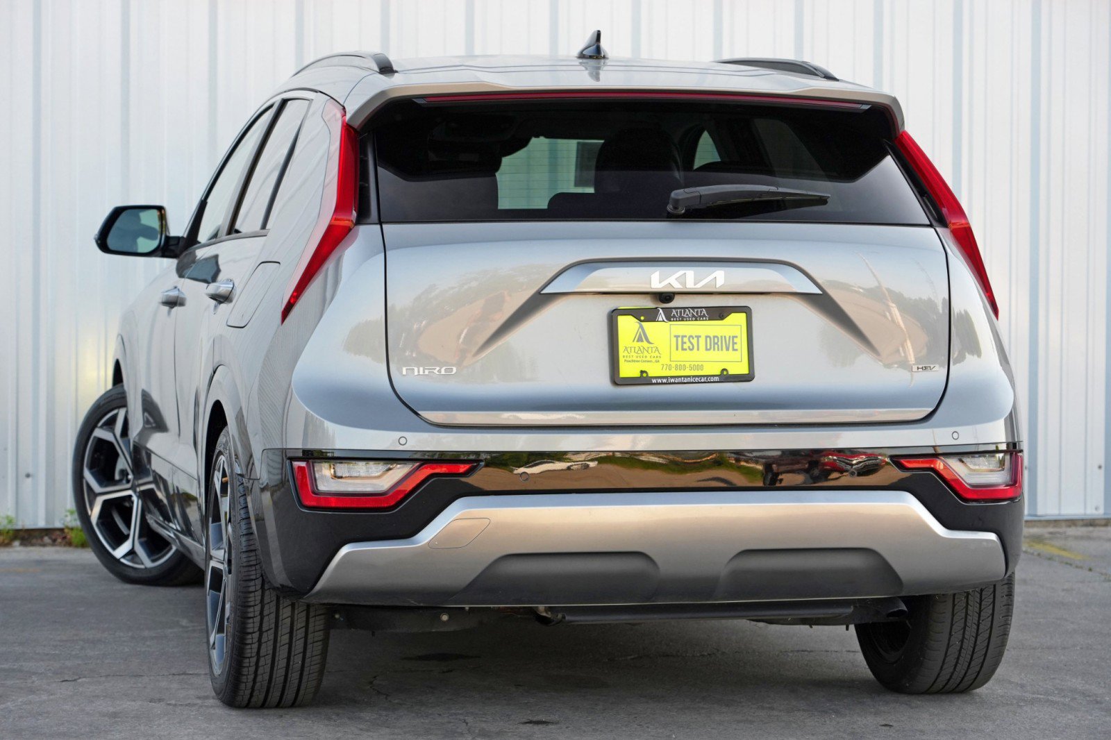 Used 2023 Kia Niro SX Touring image 5