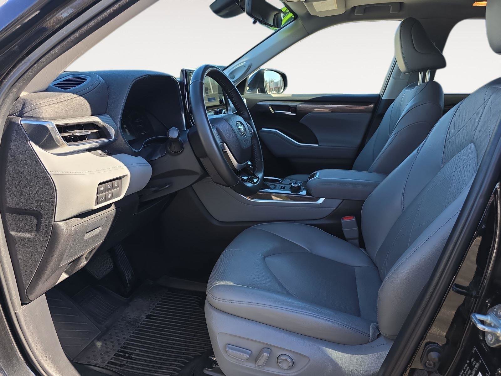 Used 2023 Toyota Highlander Platinum image 10