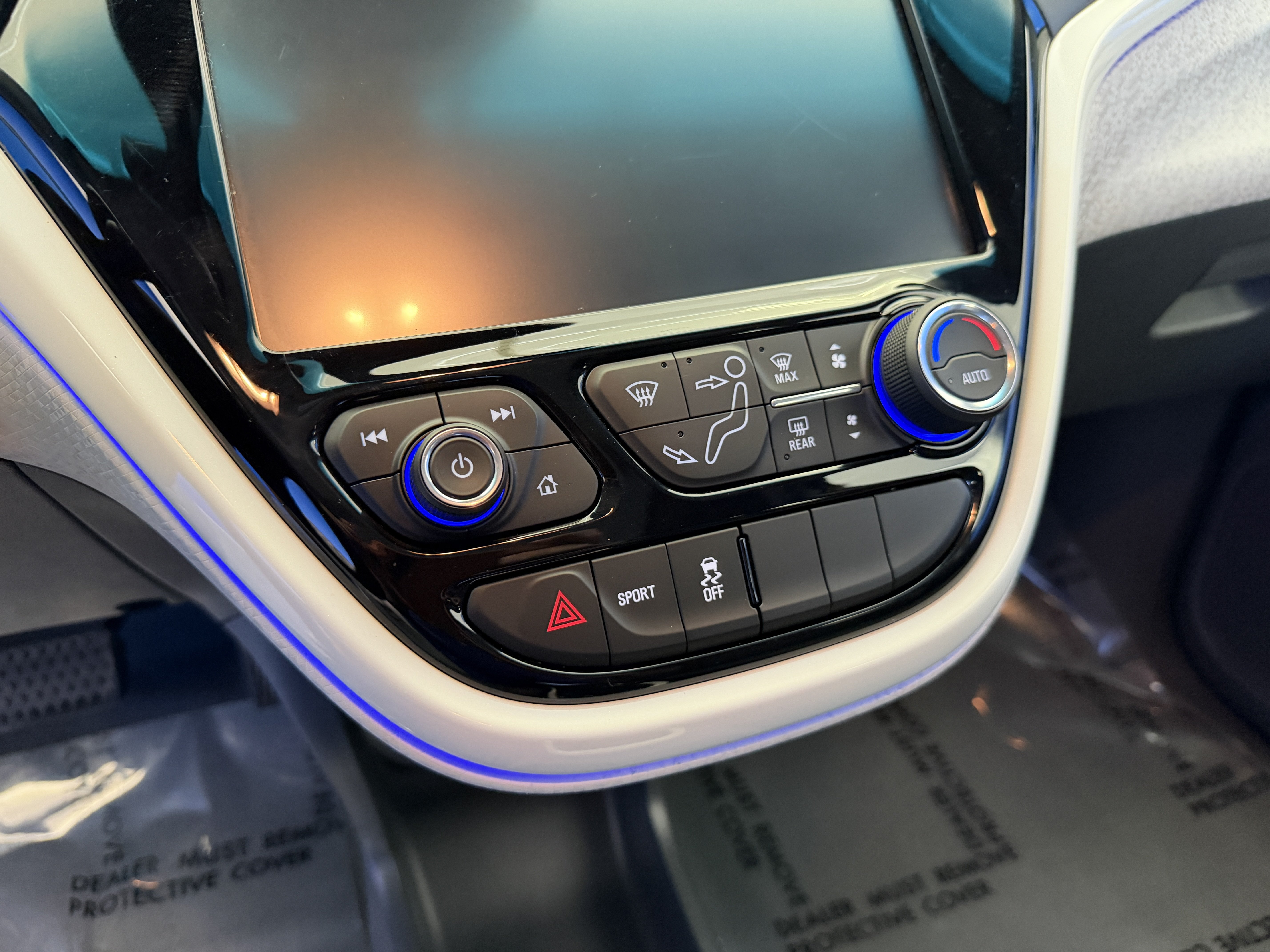 Used 2020 Chevrolet Bolt Premier w/ Infotainment Package FWD image 21