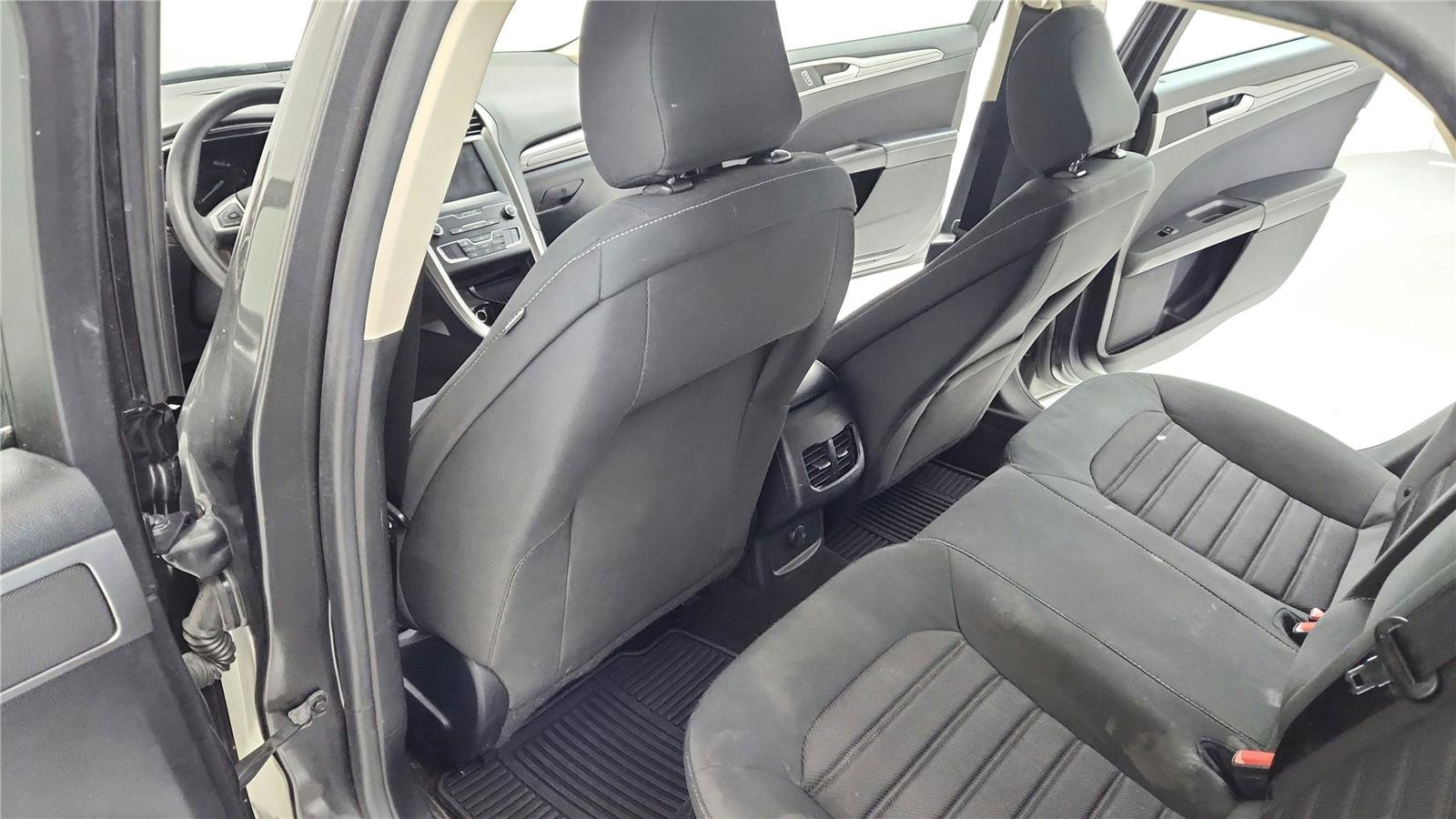 Used 2020 Ford Fusion SE image 40