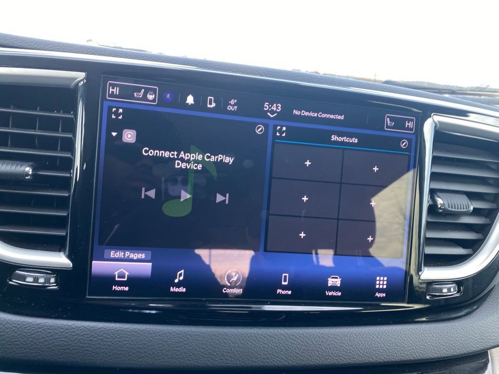 Used 2024 Chrysler Pacifica Touring-L image 18