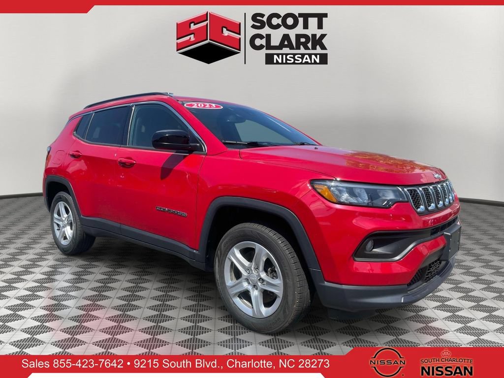 Used 2023 Jeep Compass Latitude w/ Convenience Group AWD/4WD image 1