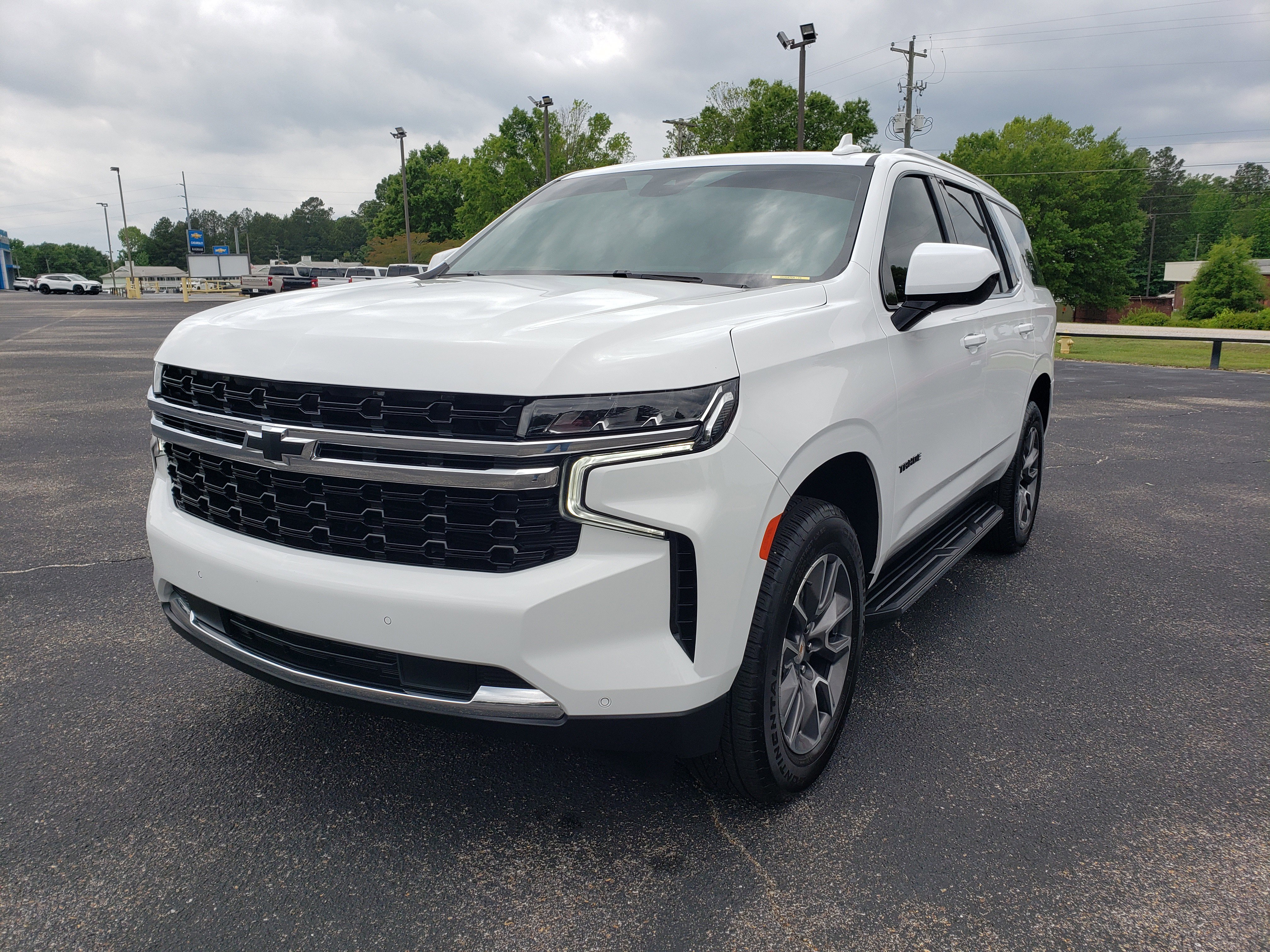 Used 2024 Chevrolet Tahoe LS RWD image 2