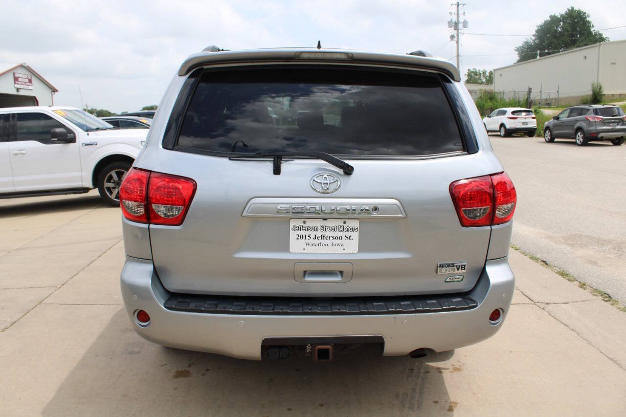 Used 2017 Toyota Sequoia SR5 AWD/4WD image 7