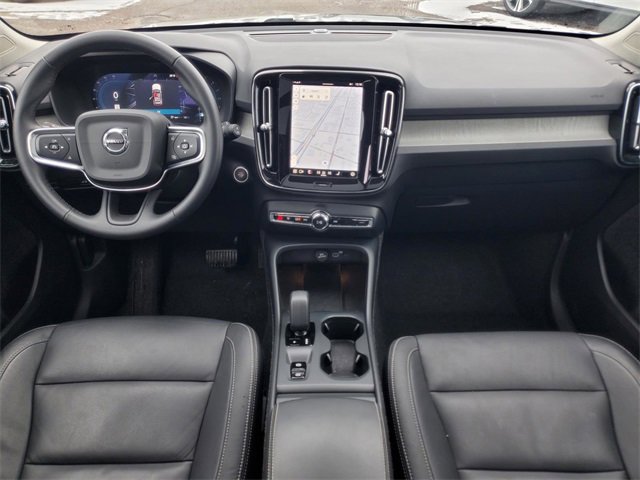Used 2025 Volvo XC40 B5 Core image 31