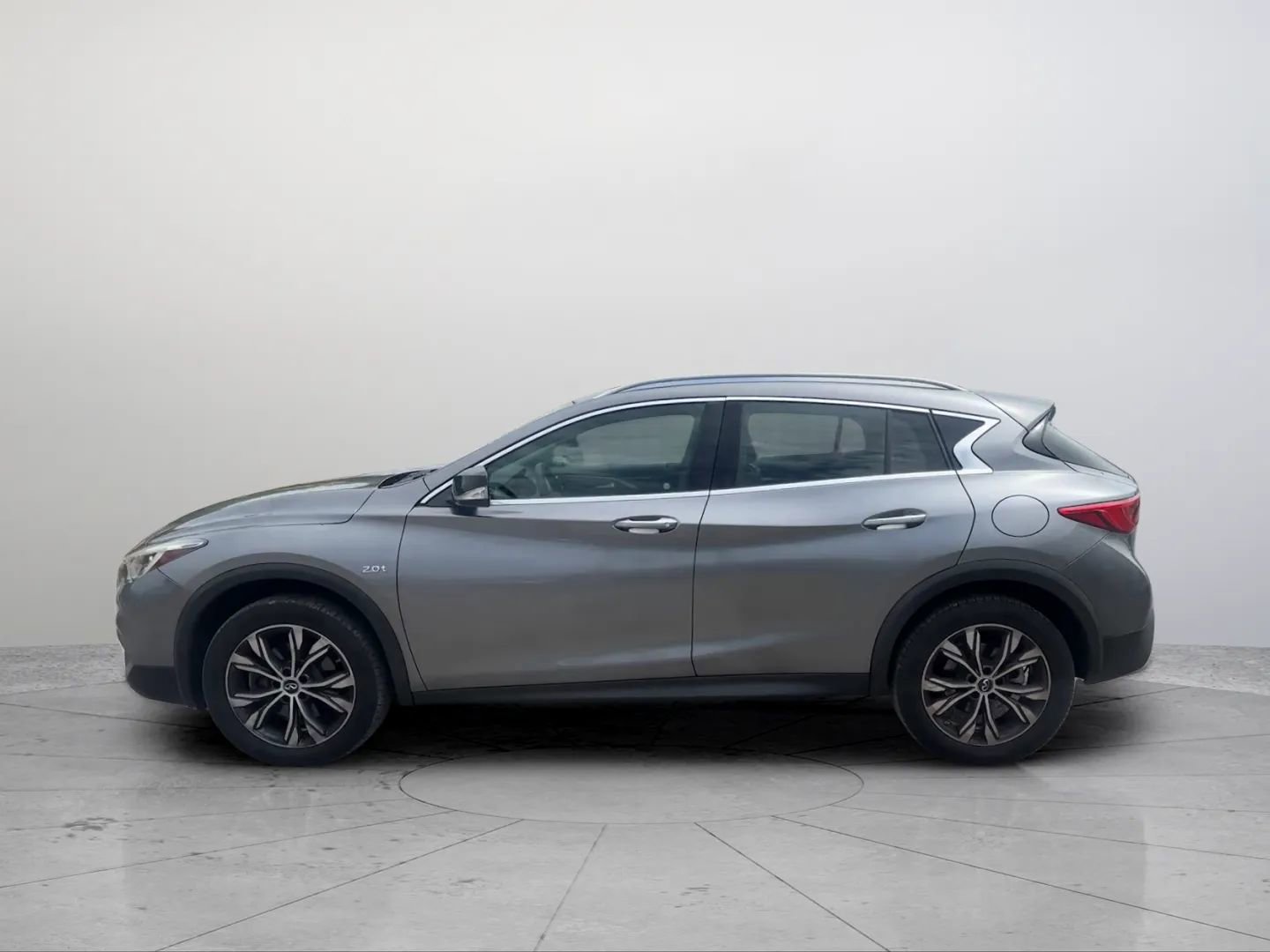 Used 2018 INFINITI QX30 Premium w/ Cargo Package AWD/4WD image 3