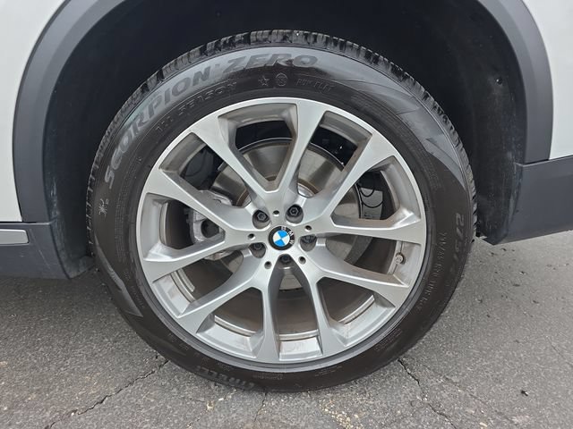 Used 2025 BMW X5 xDrive40i w/ Parking Assistance Package AWD/4WD image 34