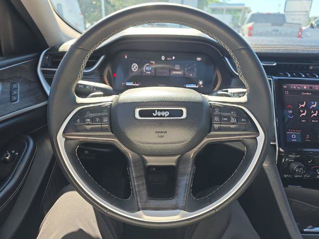 Used 2023 Jeep Grand Cherokee Limited AWD/4WD image 24