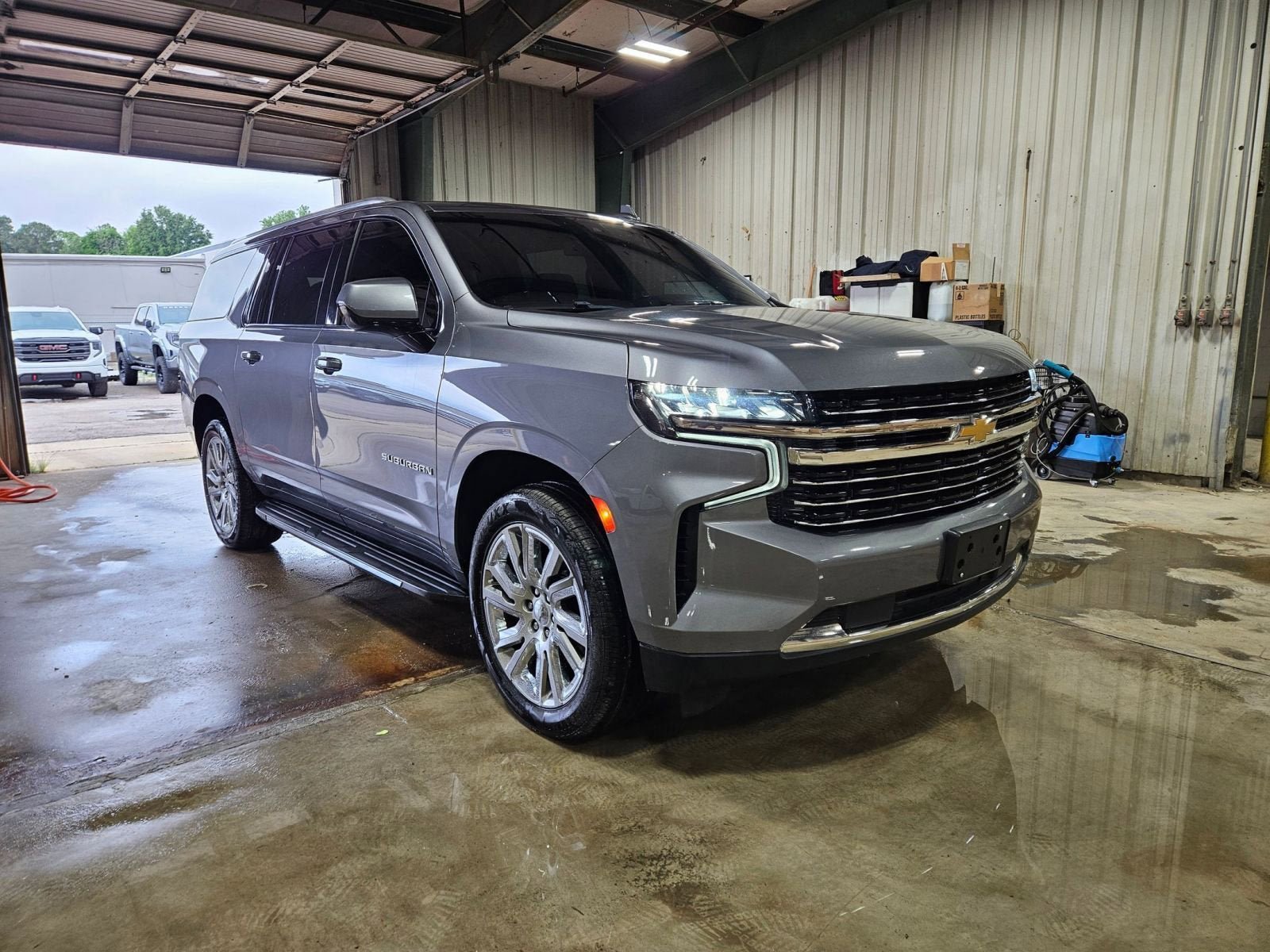 Used 2021 Chevrolet Suburban LT RWD image 8
