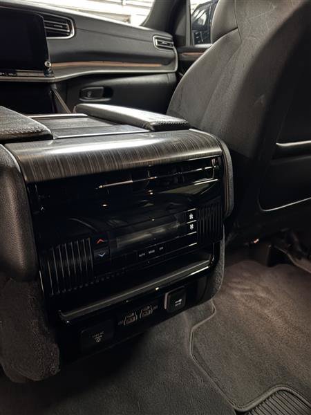 Used 2024 Jeep Wagoneer Series II w/ Flexible Seating Group AWD/4WD image 15