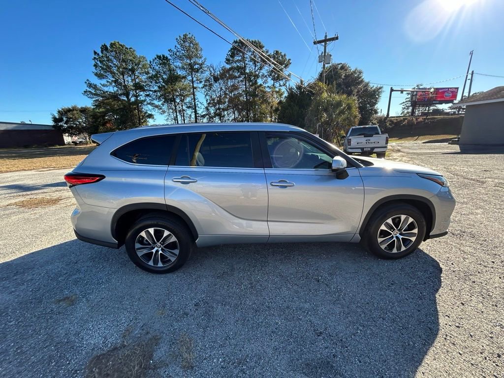 Used 2023 Toyota Highlander XLE video 3