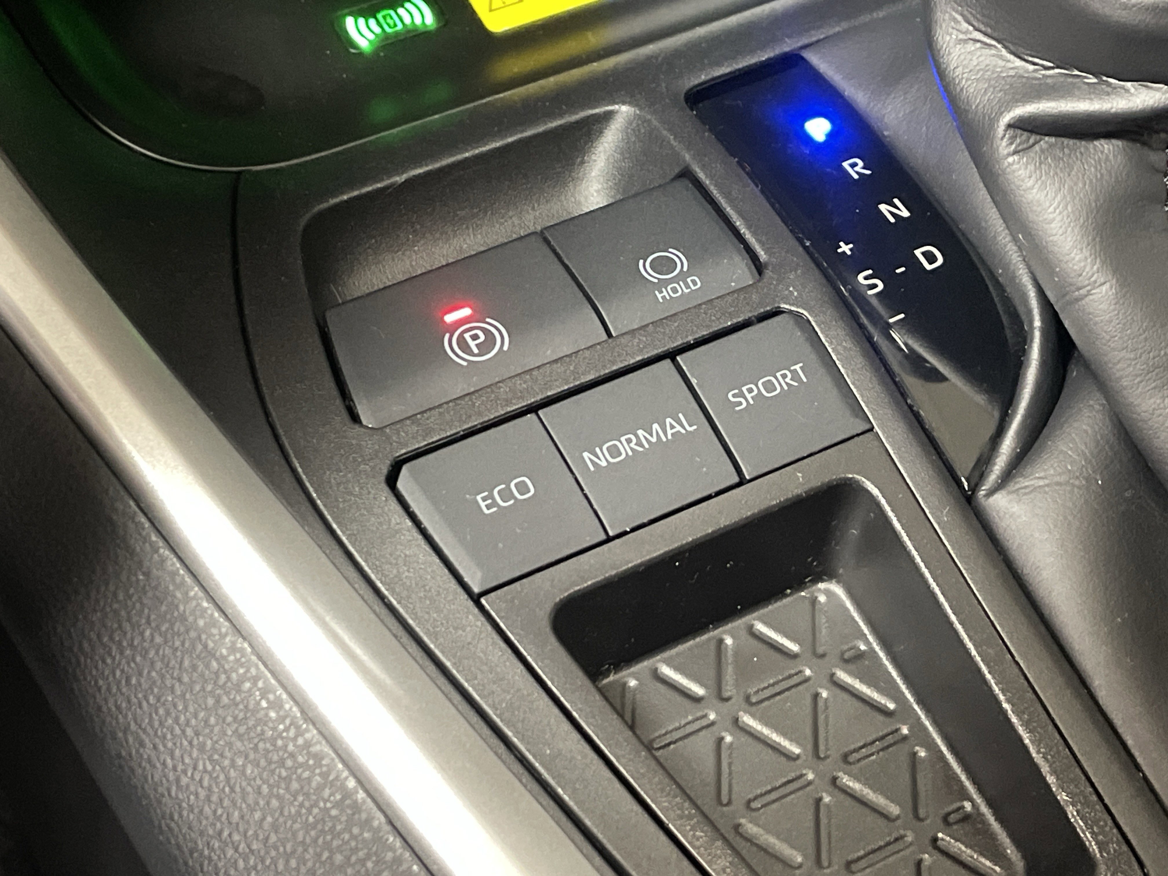 Used 2025 Toyota RAV4 XLE image 27