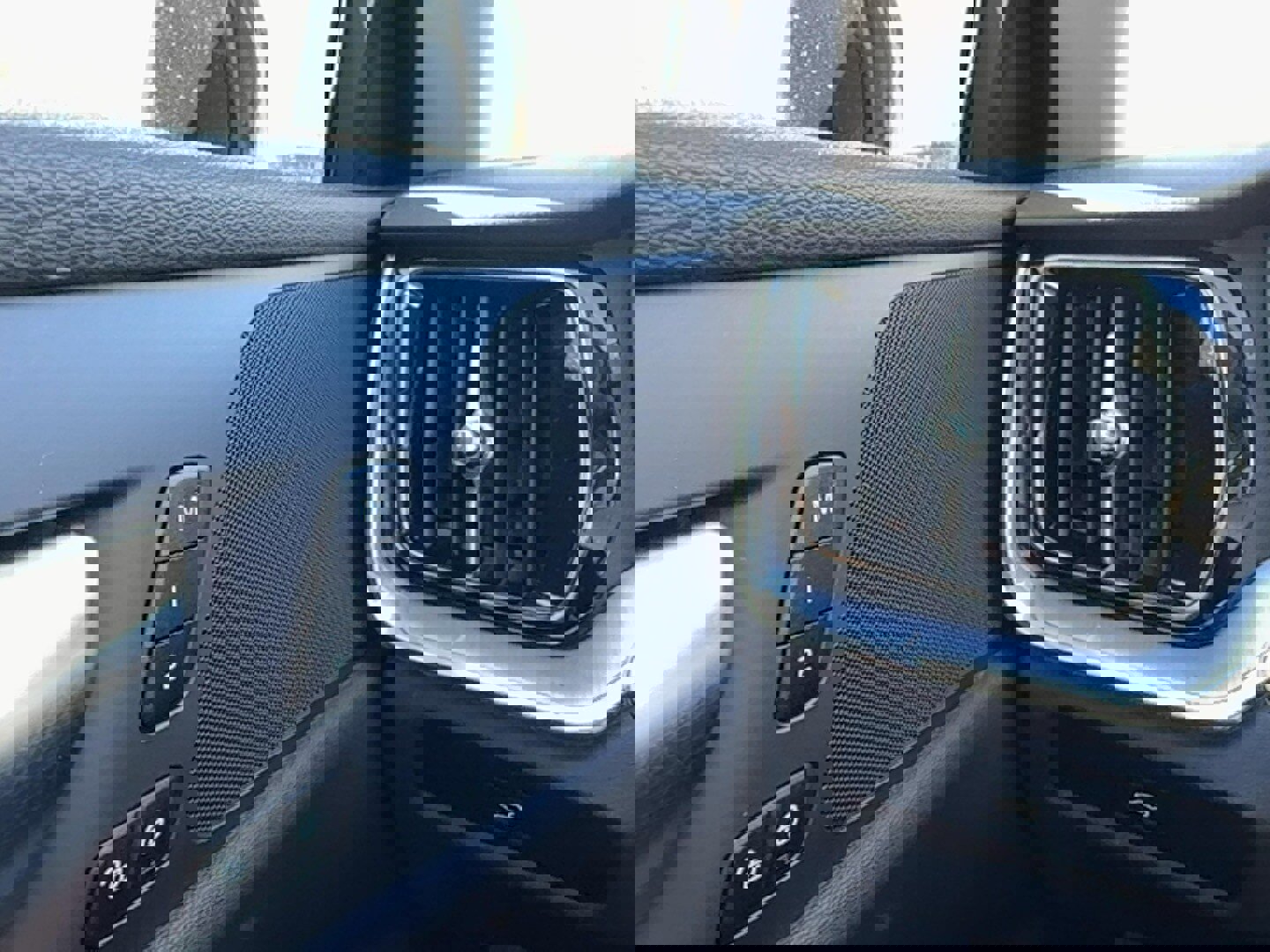 Used 2024 Volvo S60 B5 Core w/ Climate Package image 18