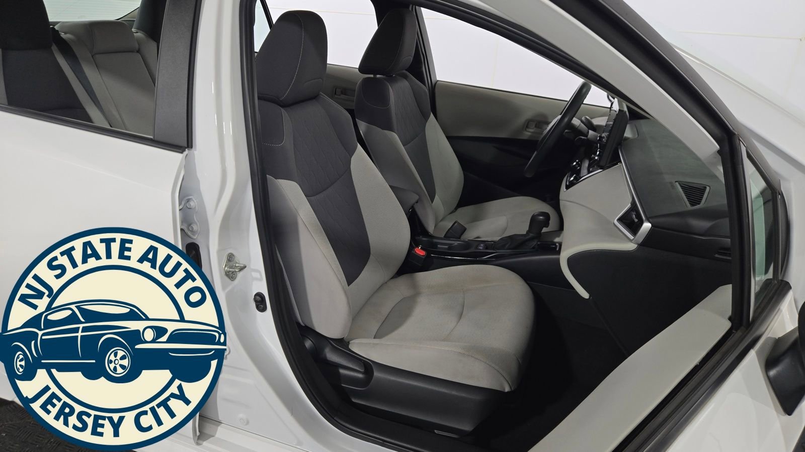 Used 2022 Toyota Corolla LE image 30