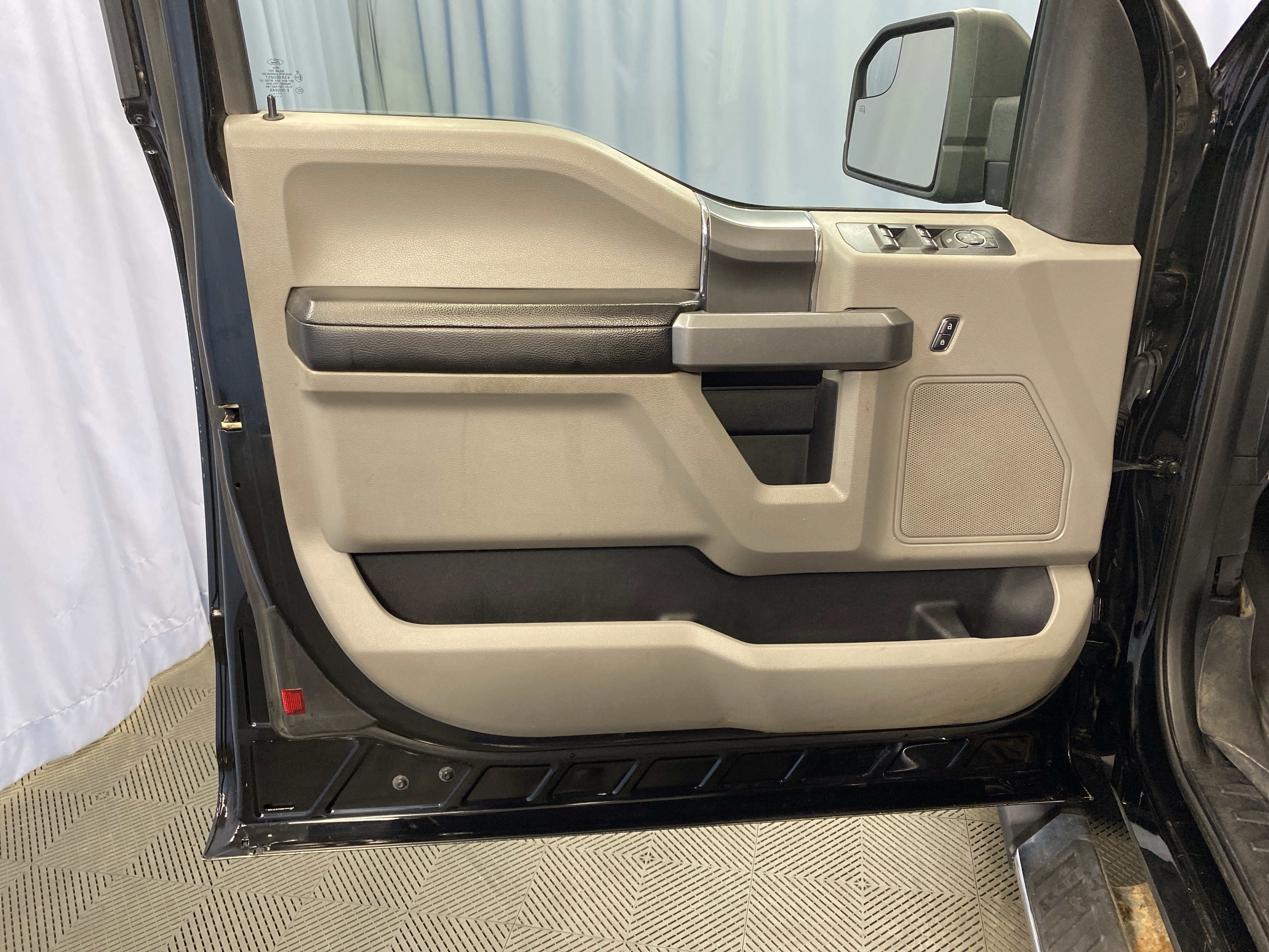 Used 2018 Ford F150 XLT w/ Equipment Group 302A Luxury image 12