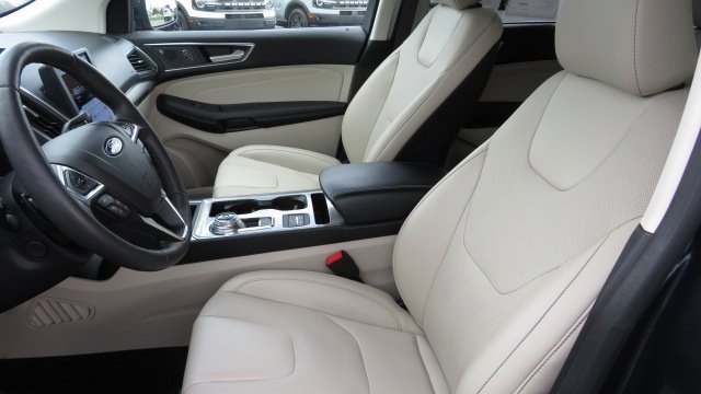 Certified 2022 Ford Edge Titanium w/ Equipment Group 301A image 4