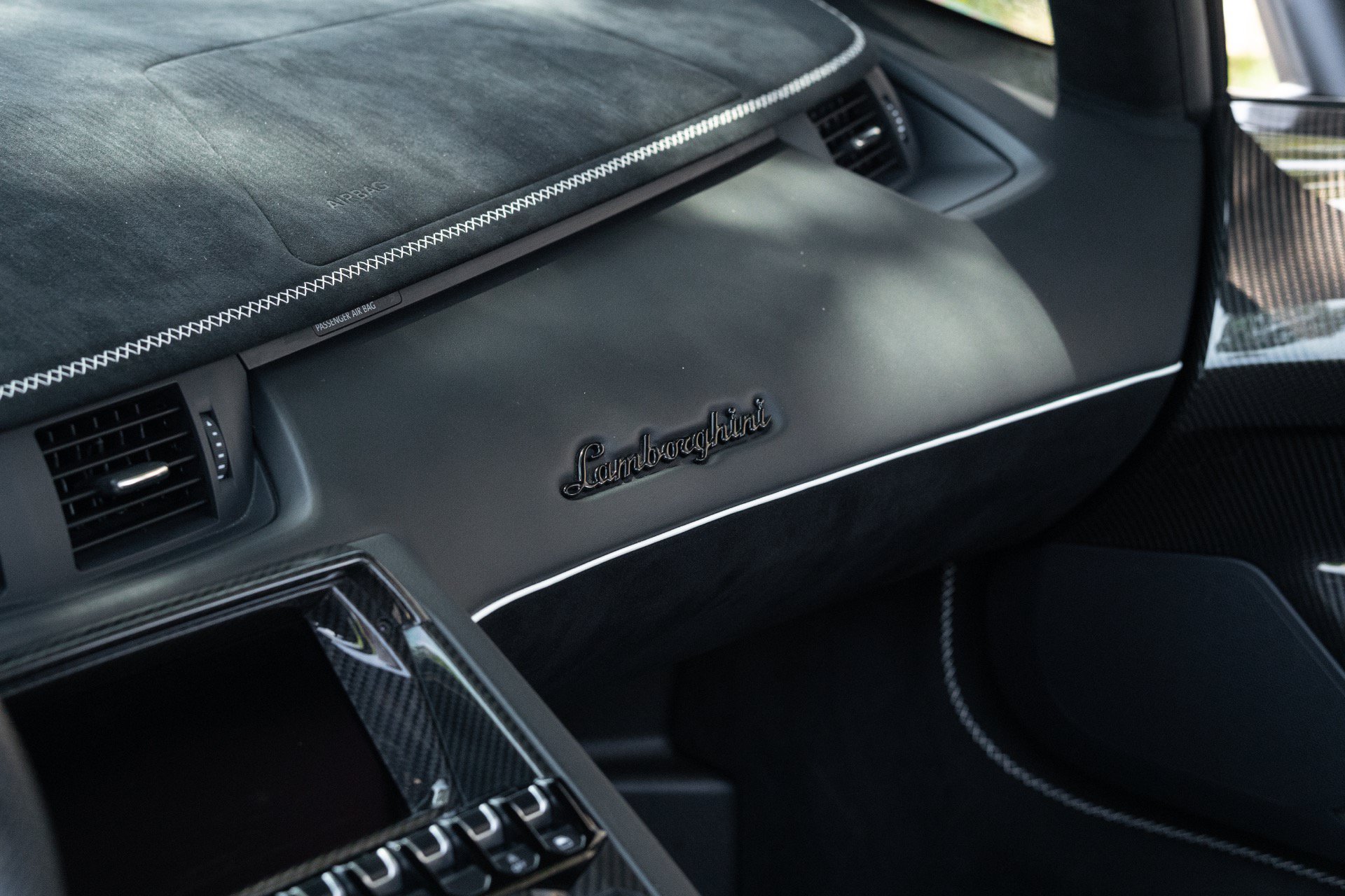 Used 2020 Lamborghini Aventador SVJ AWD/4WD image 73