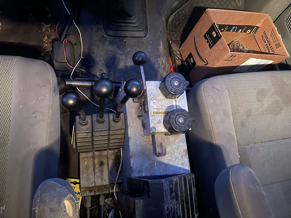 Used 2006 Ford F550 4x4 Regular Cab Super Duty image 11