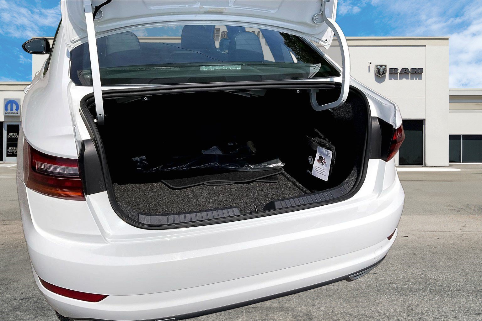 Used 2019 Volkswagen Jetta R-Line w/ R-Line Cold Weather Package FWD image 31