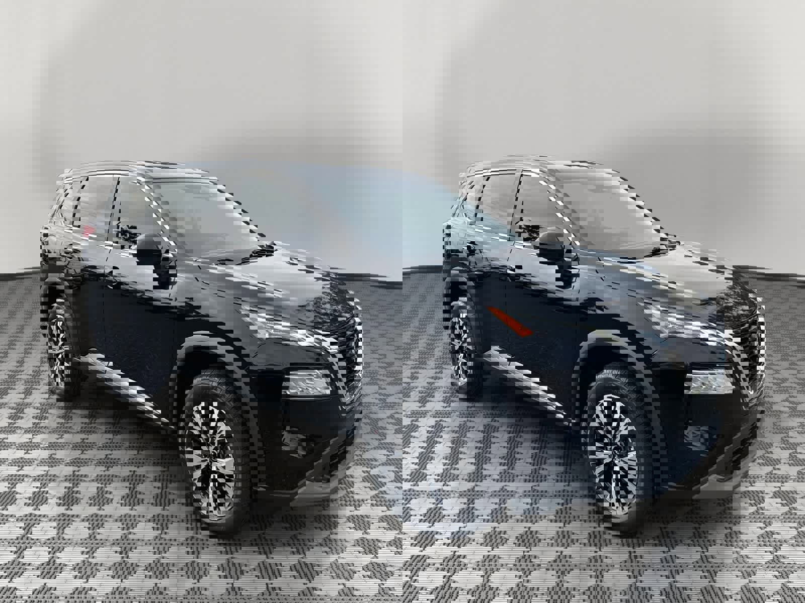 Used 2023 Nissan Rogue SV image 3