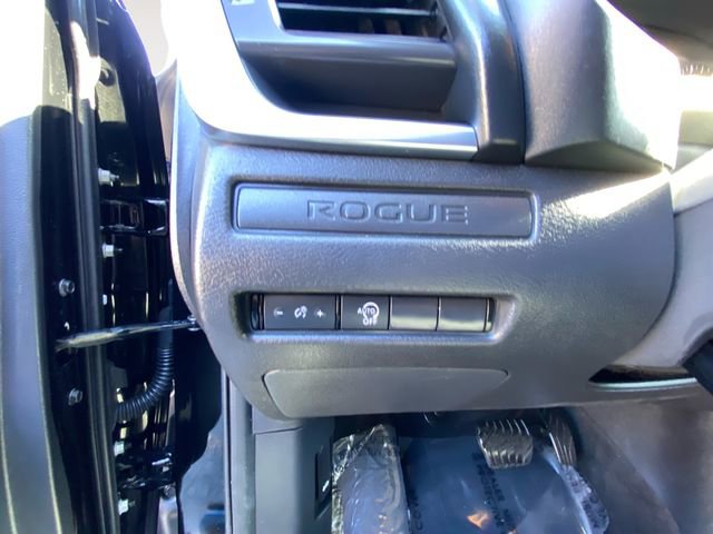 Used 2024 Nissan Rogue S image 18