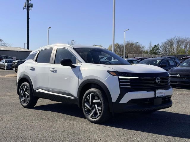 New 2025 Nissan Versa SV w/ Trunk Package