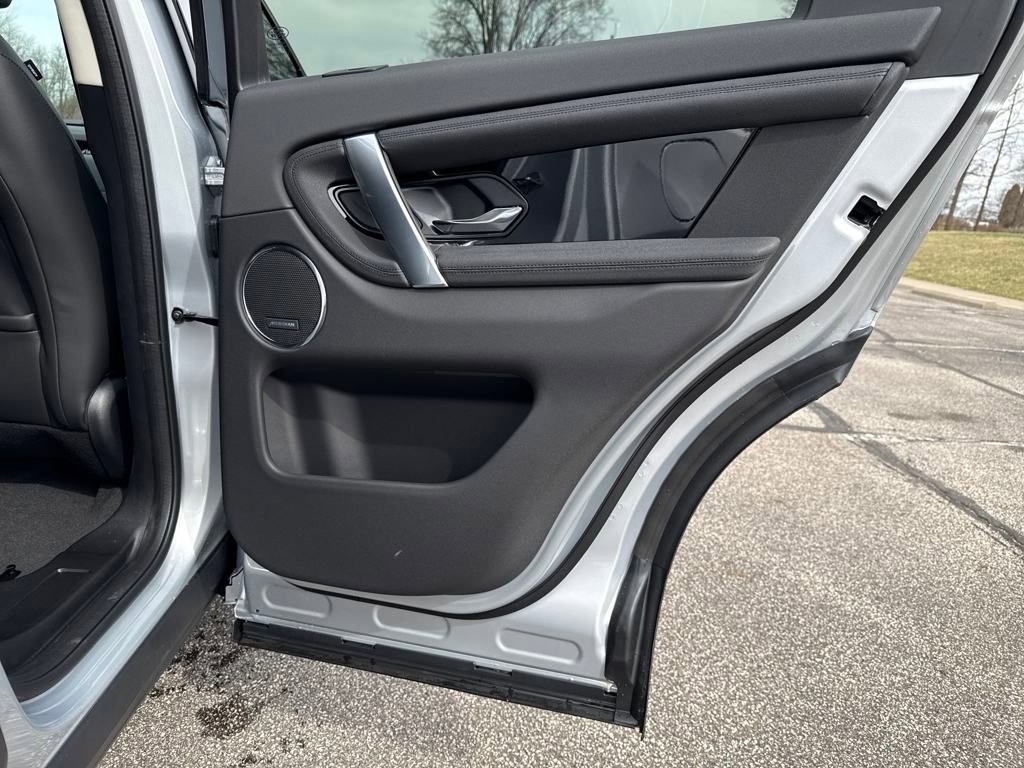 New 2025 Land Rover Discovery Sport S image 17