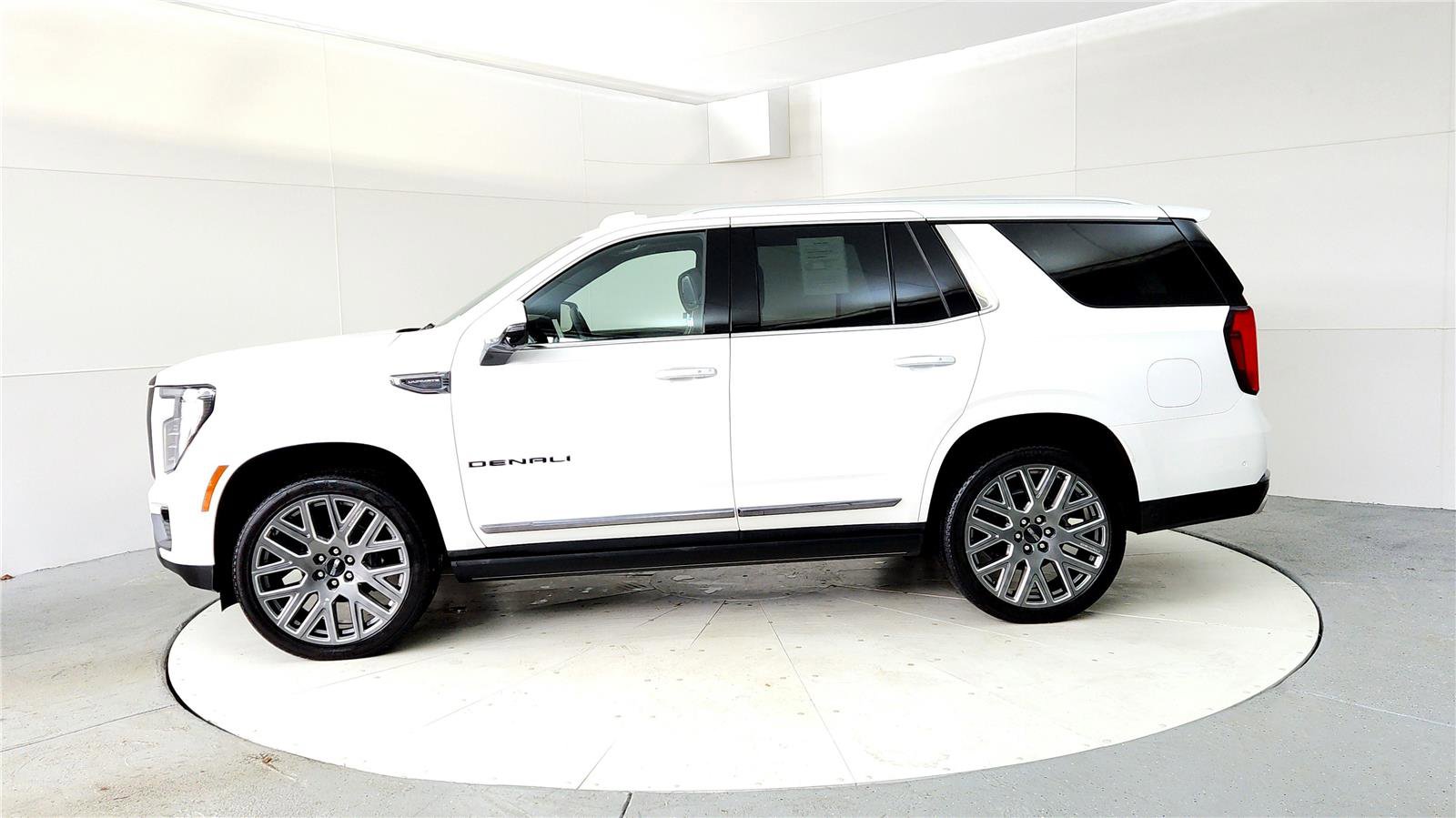 Used 2025 GMC Yukon Denali Ultimate image 3