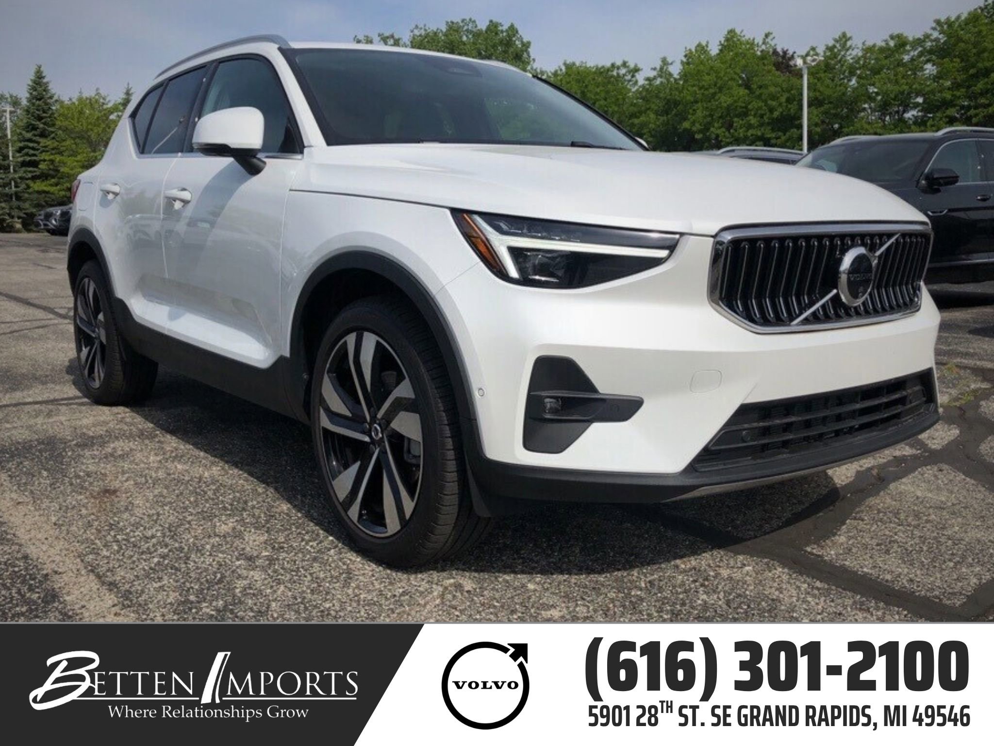 New 2025 Volvo XC40 B5 Plus w/ Protection Package Premier