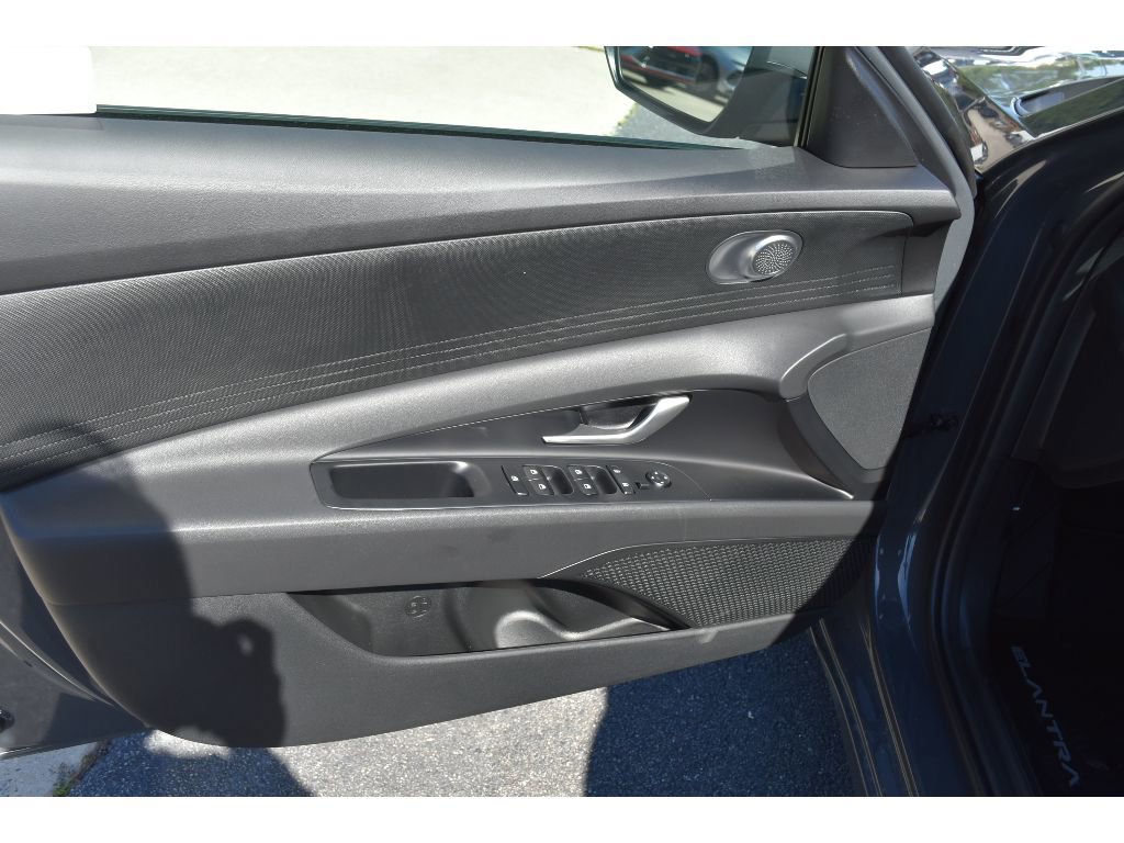 New 2025 Hyundai Elantra Blue image 17