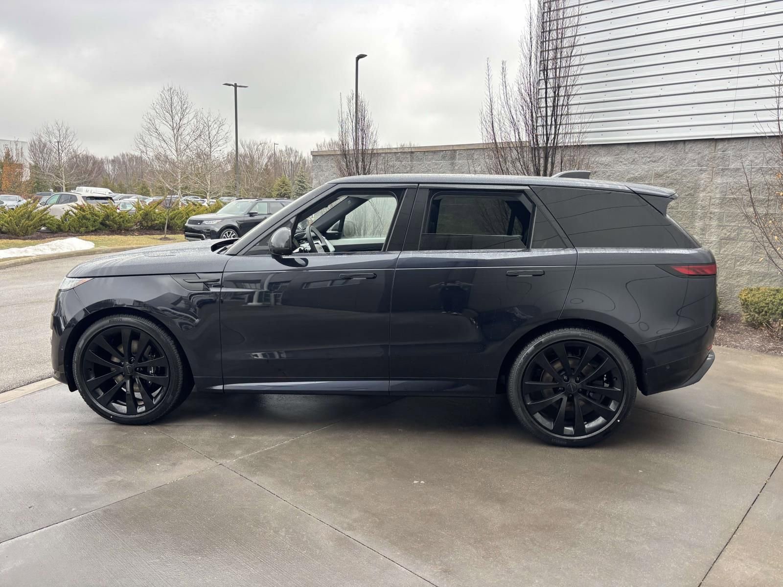 New 2026 Land Rover Range Rover Sport Dynamic SE image 8