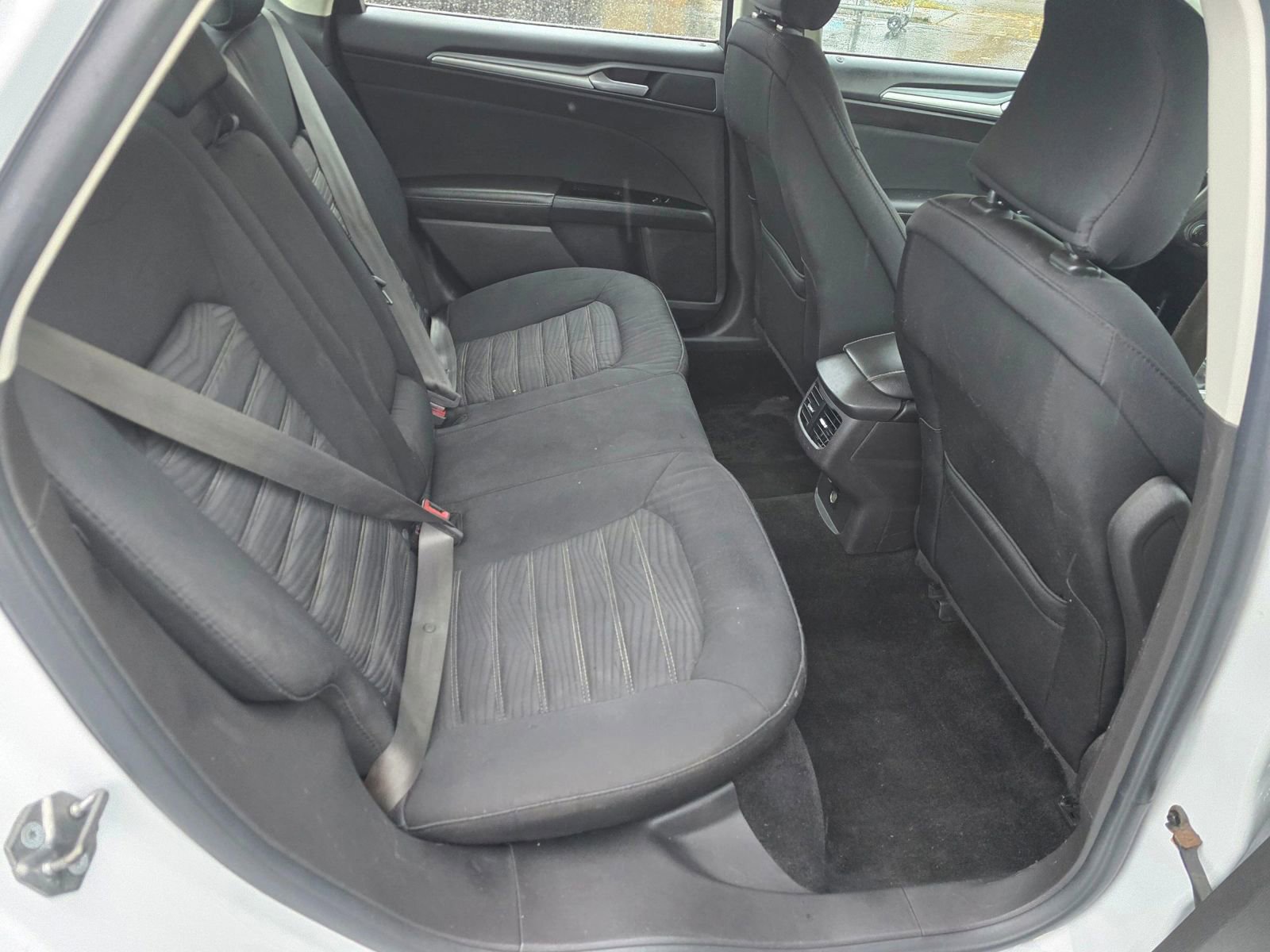 Used 2016 Ford Fusion SE image 12