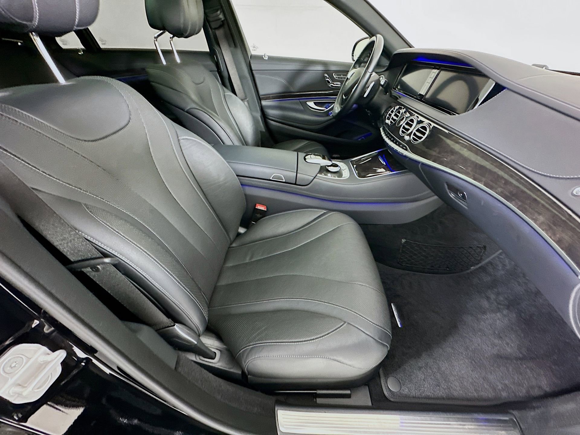 Used 2017 Mercedes-Benz S 550 Sedan image 31