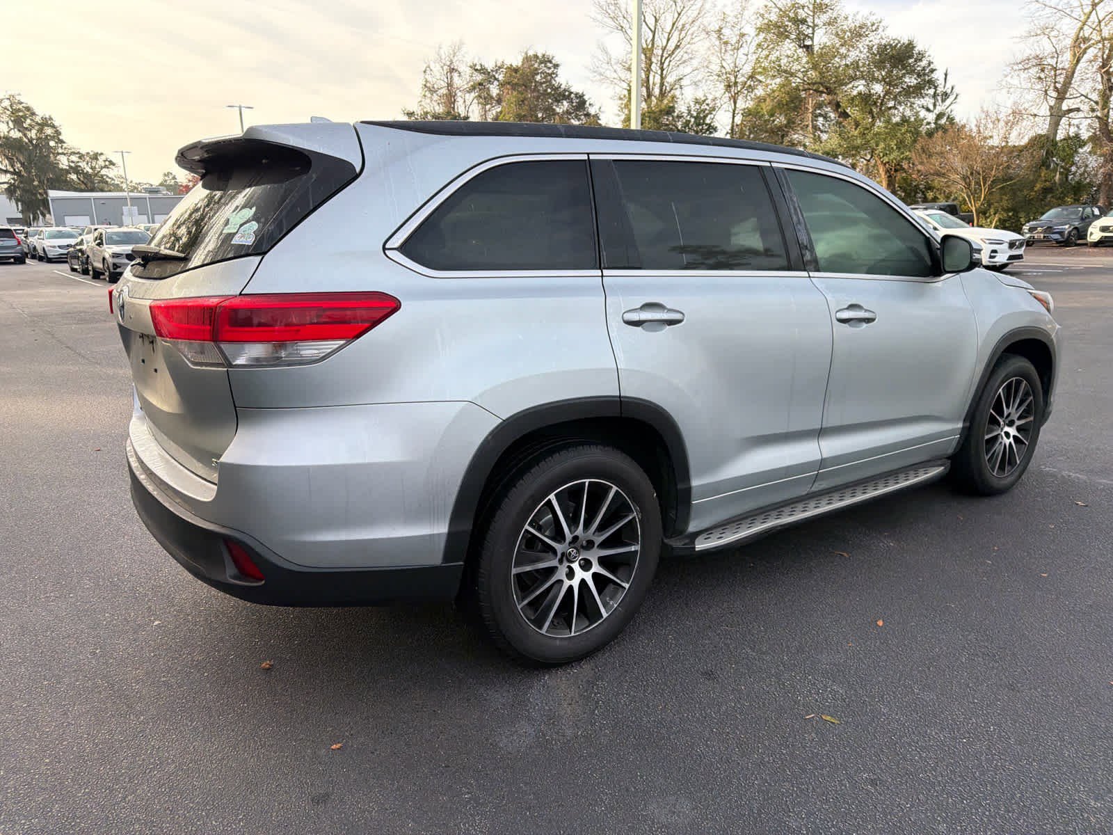 Used 2018 Toyota Highlander SE image 14