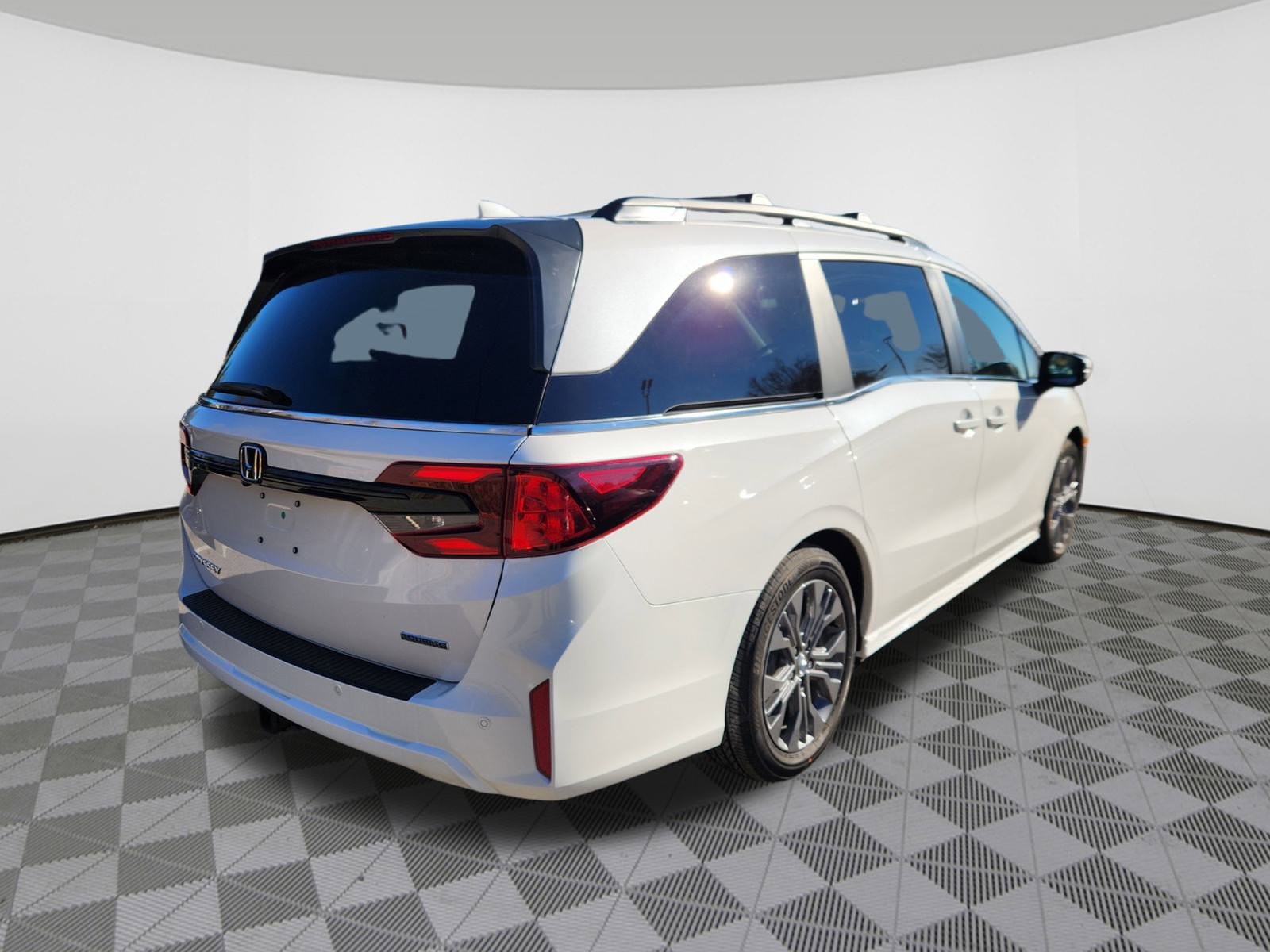 New 2026 Honda Odyssey Touring image 4
