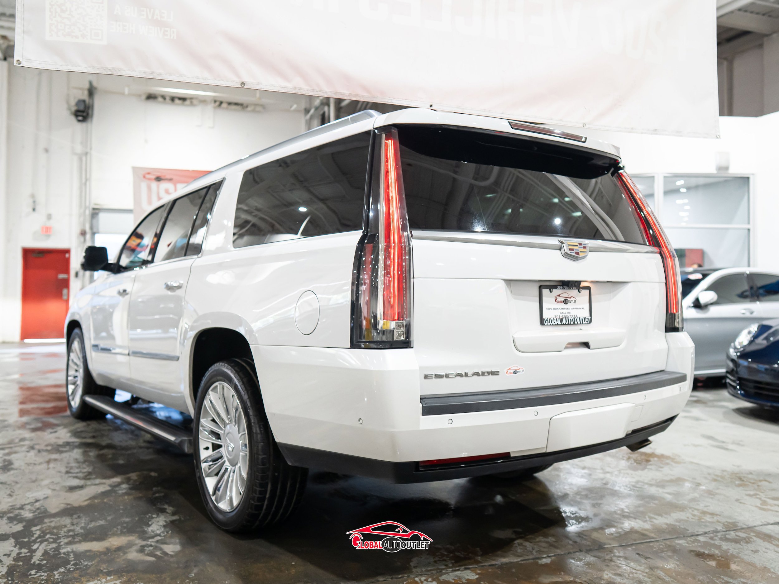 Used 2018 Cadillac Escalade ESV Platinum AWD/4WD image 5