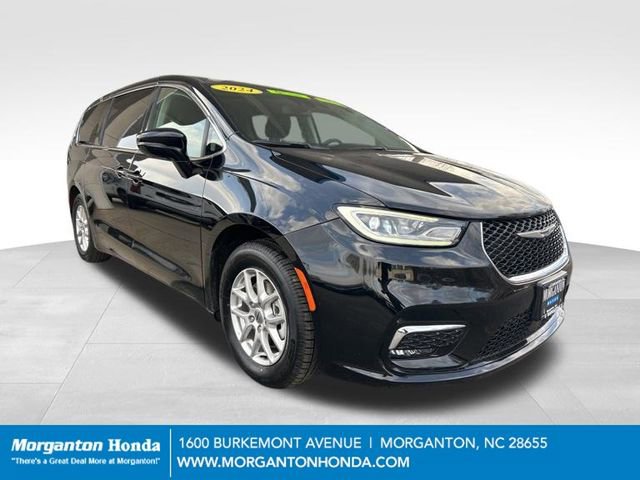 Used 2024 Chrysler Pacifica Touring-L image 1