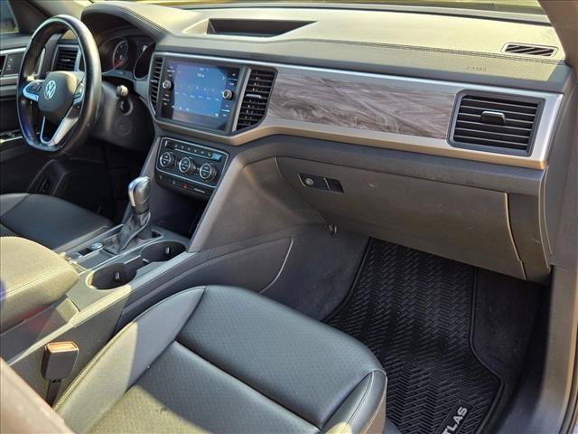 Used 2020 Volkswagen Atlas Cross Sport SE w/ Panoramic Sunroof Package FWD image 22