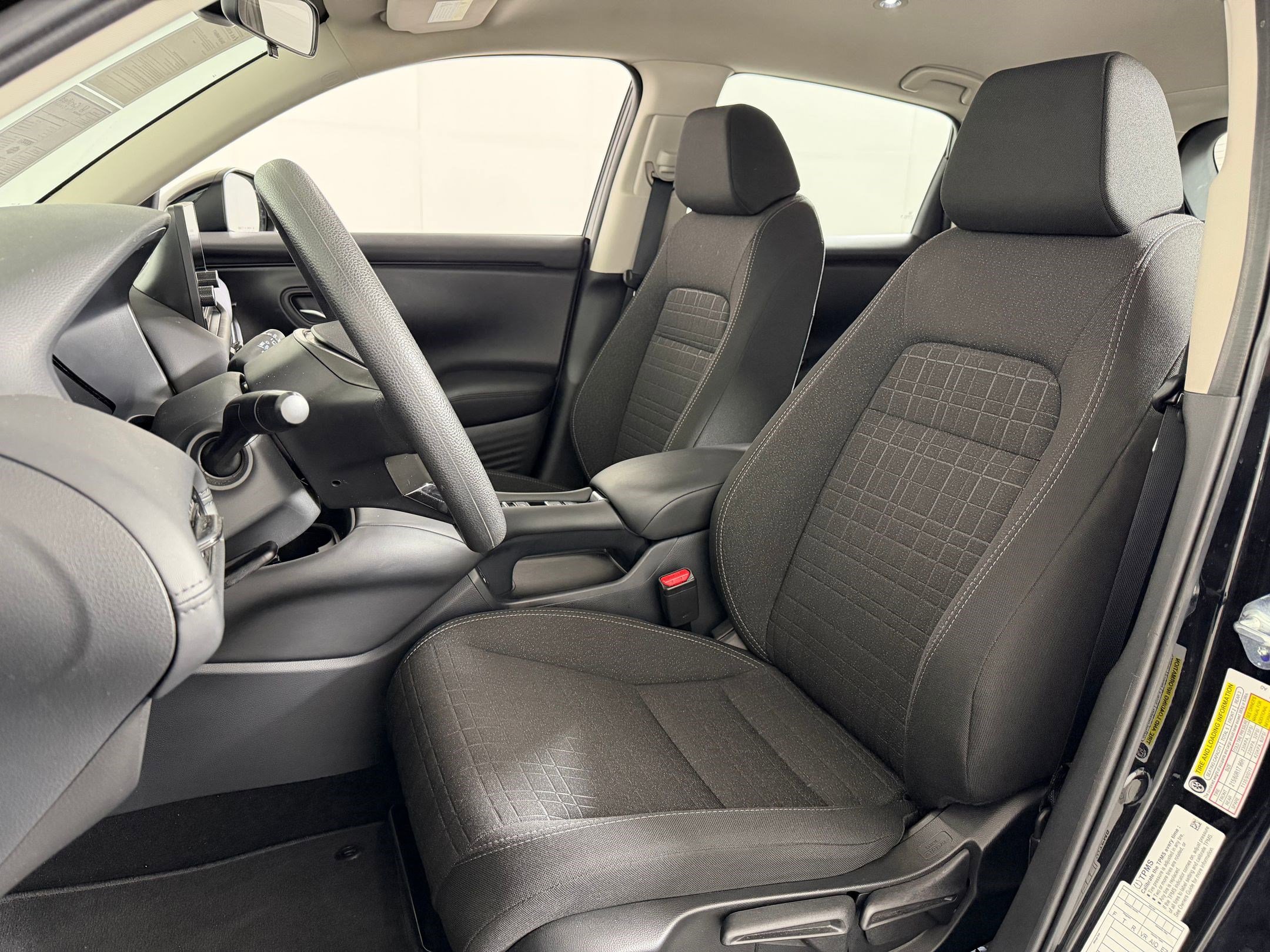 Certified 2025 Honda HR-V LX image 4