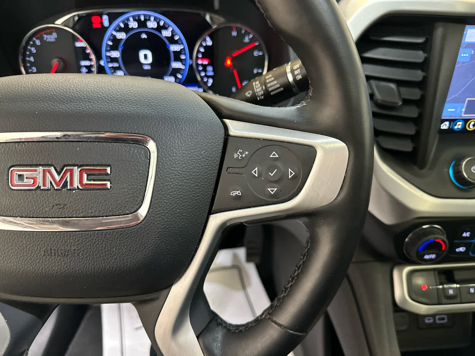 Used 2023 GMC Acadia SLT w/ Technology Package image 23