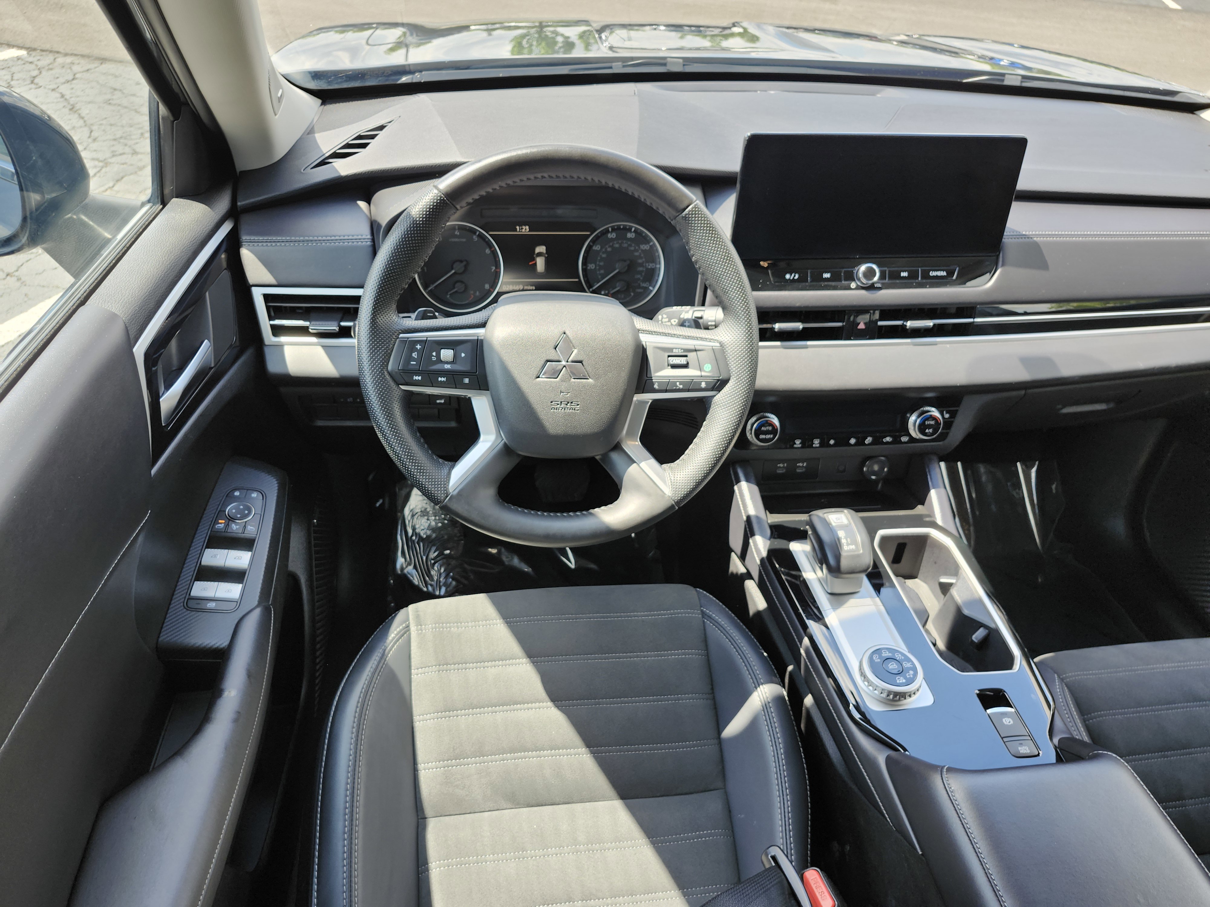 Used 2025 Mitsubishi Outlander SE AWD/4WD image 31